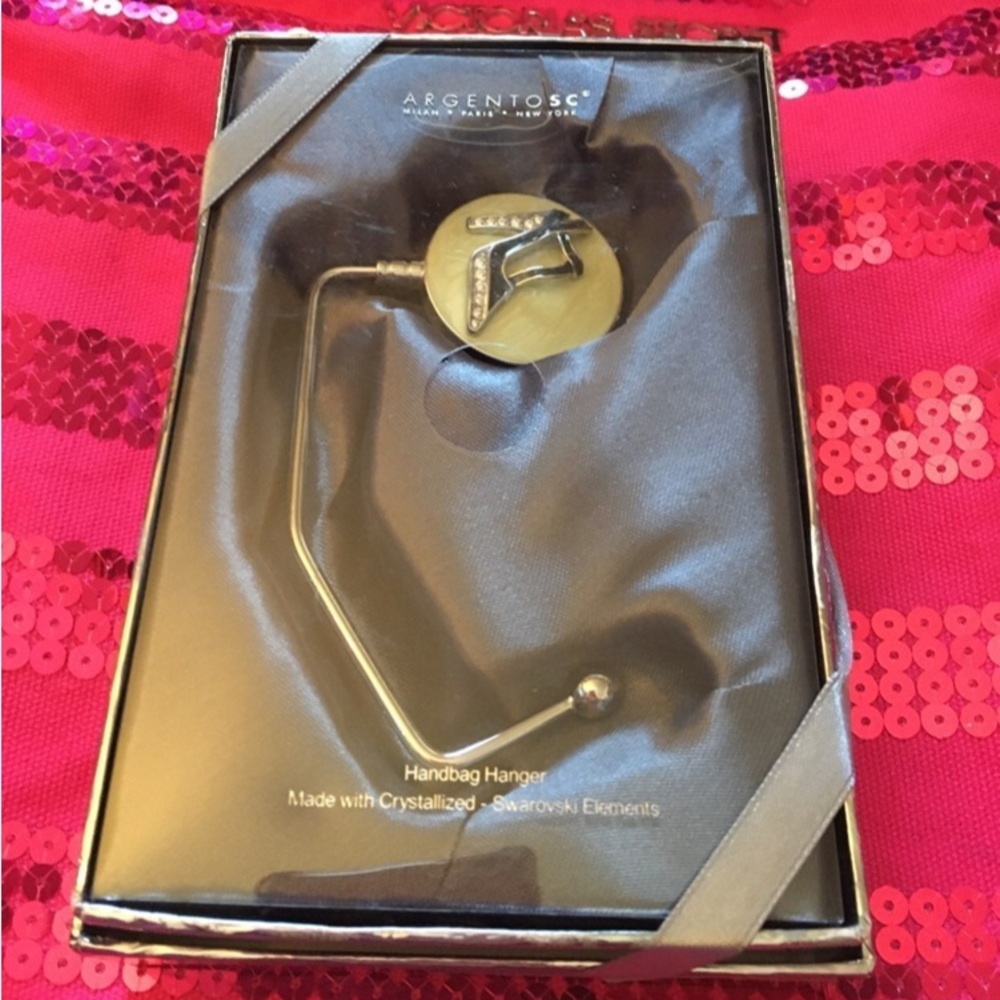 Purse holder / keeps your purse off the floor